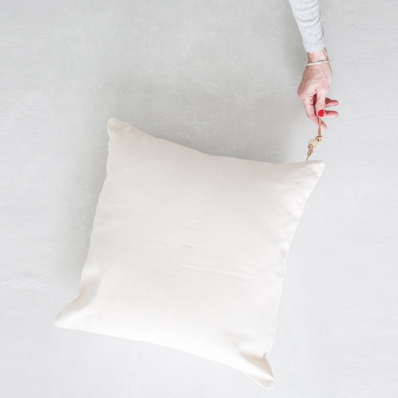 Vida Floor Linen Pillow